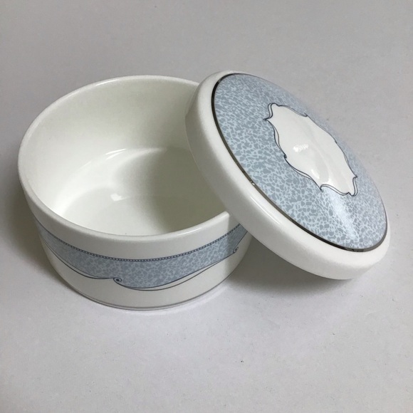 Wedgwood Porcelain Powder Box VENICE Trinket Jewelry Signed Vanity Boudoir Round - Picture 14 of 16